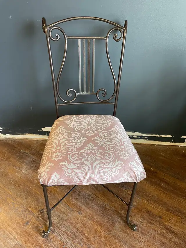 Dining room chairs  in Chairs & Recliners in Kingston - Image 2