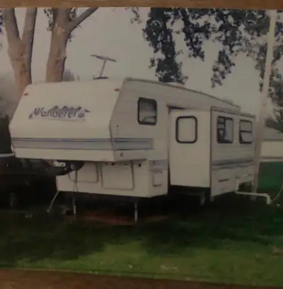 Fifth Wheel in great condition. Frig ,gas stove,microwave, A/C. Sleeps 4-6 queen, futon, bunks. Bath...