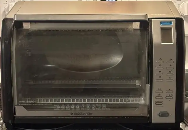 Black+Decker countertop Toaster Oven – Good Working Conditn in Toasters & Toaster Ovens in Markham / York Region - Image 3