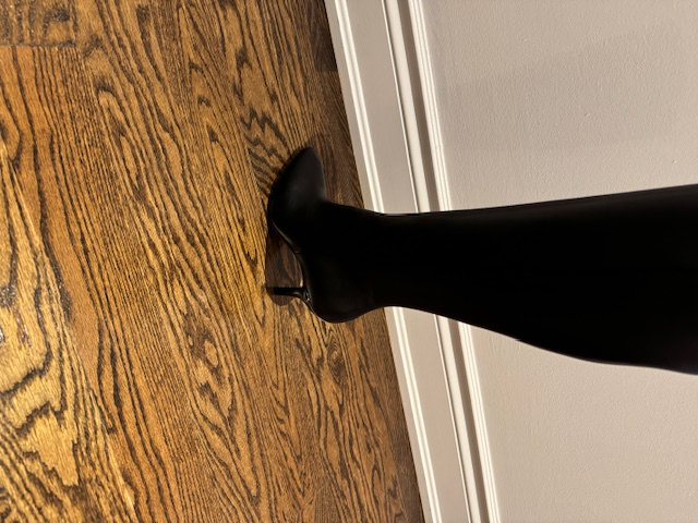GUCCI HIGH BOOTS in Women's - Shoes in City of Toronto - Image 7
