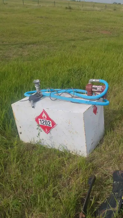 400 liter slip tank comes with fill rite 20gpm pump