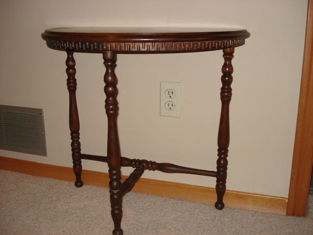 Antique/Vintage Console Table in Other Tables in Kitchener / Waterloo - Image 2