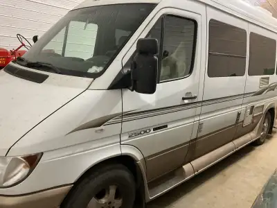 Roadtrek RS Adventures on Mercedes chassis . 2006 139500 kilometres, good fuel mileage 27 pre gallon...