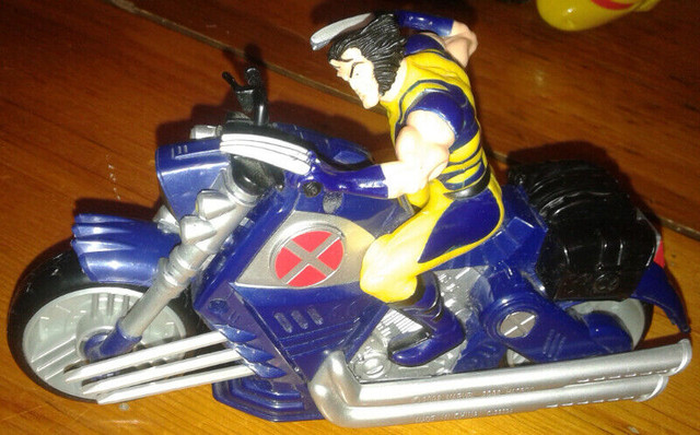 figurine Marvel DcComics lot de 3 véhicules Hulk Wolverine Flash dans Jouets et jeux  à Ouest de l’Île - Image 3