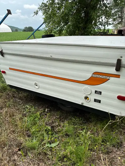Tent trailer for parts or fix and use.