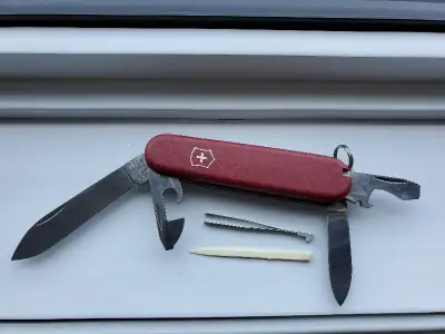 22 06 12 bRAnvS6 Victorinox Switzerland Rostfrei 6 Tools Selling estate sale find of a Officier Suis...