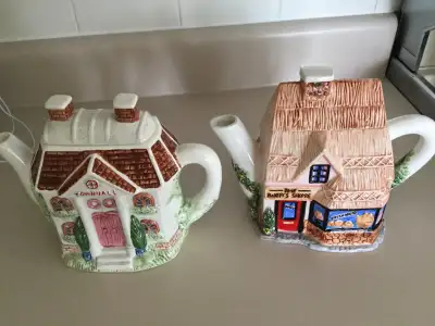 Collection de théières en porcelaines Tous identifiés Jamais utilisé Fleuriste Boulangerie Magasin g...