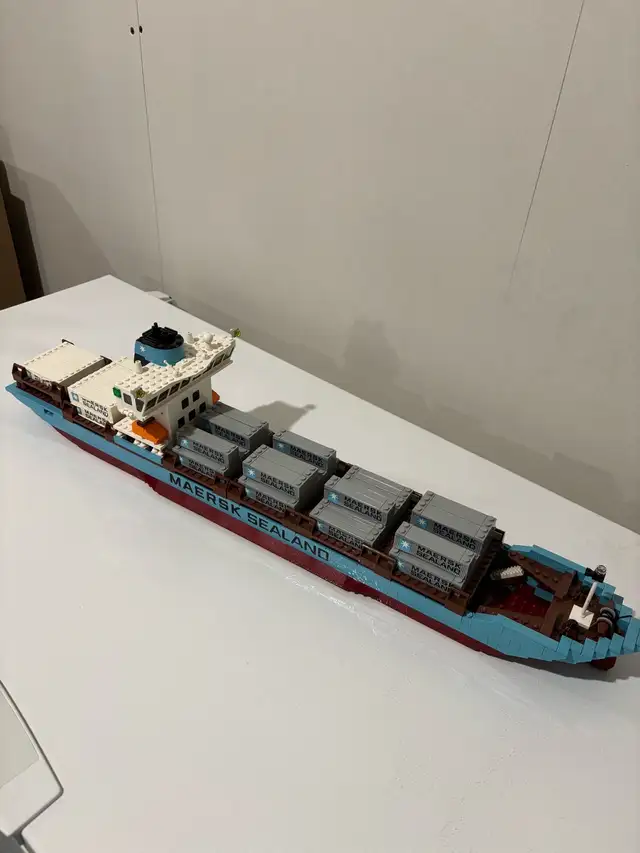Lego - 10152 Maersk Sealand Container Ship in Toys & Games in Ottawa - Image 2