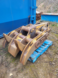 200 excavator forrestry grapple D/S 3 and 2