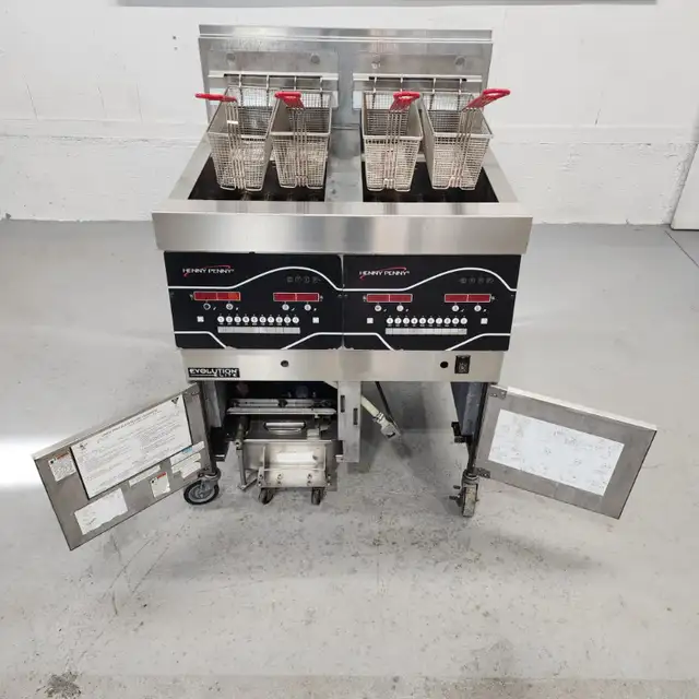 Friteuse Henny Penny Evolution Elite Double Fryer  Model EEG-242 in Industrial Kitchen Supplies in West Island - Image 3