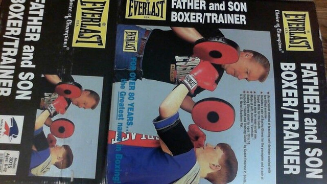 Self defence NewEverlast Father and son boxer/trainer great gift in Toys & Games in Markham / York Region