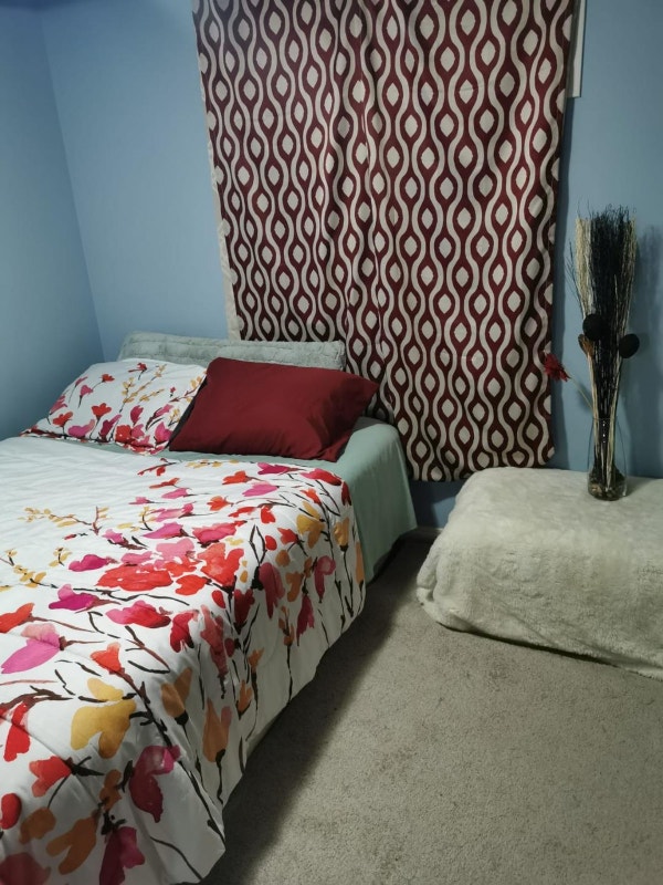 NICE FURNISHED ROOM IN TIMBERLEA BY INDEPENDANT STORE ( 650 ) Room