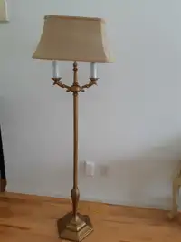 lampe sur pied  avec chandelier