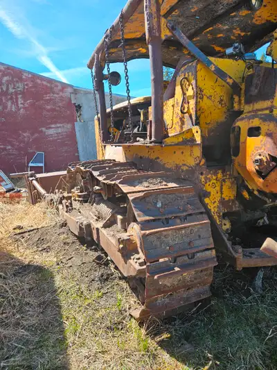 D7 17 A caterpillar cable dozer/12 volt start/runs good / 8500 if ad is up still have it 780 686 869...