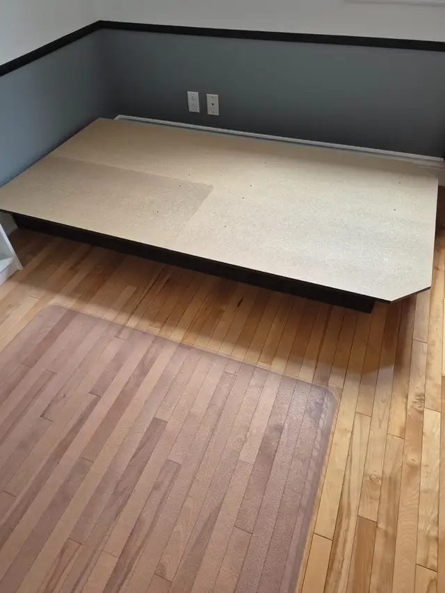 Base de lit simple in Beds & Mattresses in Laval / North Shore - Image 3