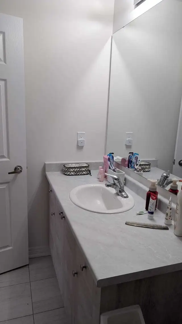 Private Room For Rent in Pickering in Room Rentals & Roommates in Oshawa / Durham Region - Image 7