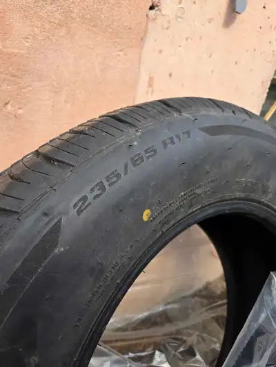 - 4 pneus d’été BFGOODRICH Advantage - Grandeur : 235/65R17 - Moins de 500 km d’usure - Usure unifor...