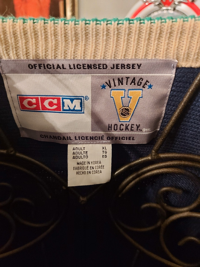 Vancouver Canucks sweater xl in Men's in Calgary - Image 4