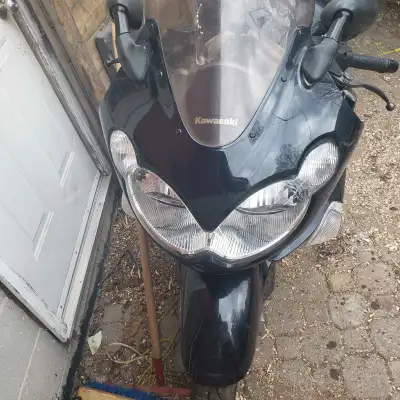 No engine Take the whole bike for 750$ Tank fairing, frame clean, rims tires cables rotors pads seat...