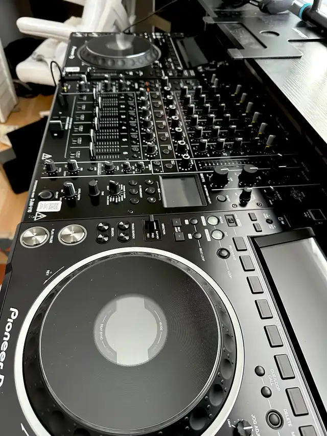 Pioneer CDJ-3000 Professional DJ Multi-Player - Like New in Performance & DJ Equipment in City of Toronto - Image 2