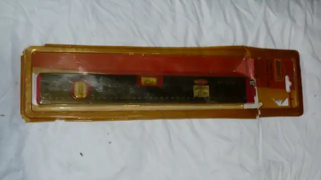 14" level with laser Jobmate in Hand Tools in London - Image 3