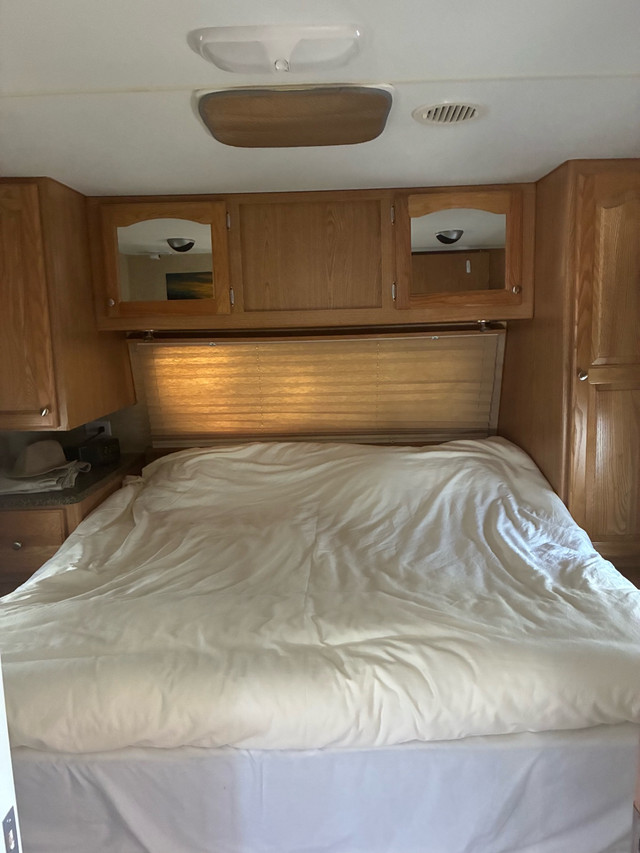 32 ft travel trailer in Travel Trailers & Campers in Calgary - Image 3