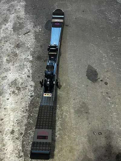 Women’s Skis Package, View more