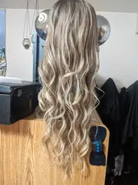 Beautiful ombre wig. 26-28"