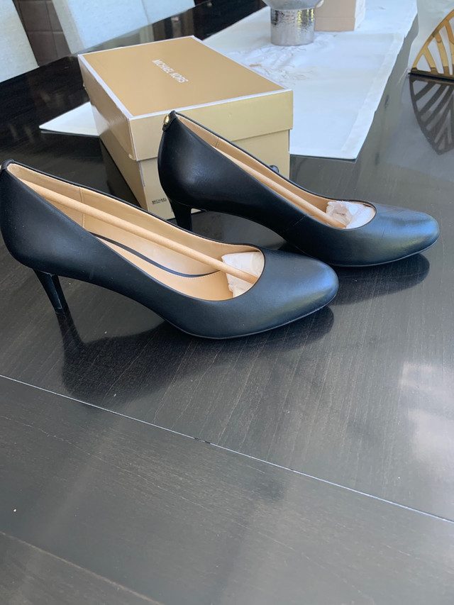 Michael kors jenna flex hot sale pump