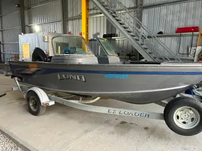 Selling a 2006 1660 Lund Classic Sport with a 60HP Evinrude and a Mercury 9.9 trolling motor. This b...