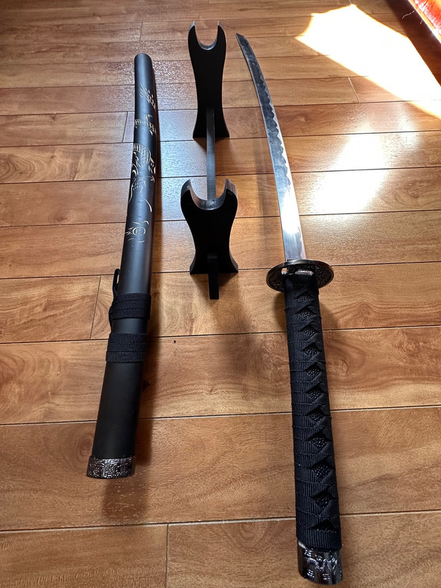 Katana with FREE  Kunai  in Arts & Collectibles in City of Halifax - Image 2