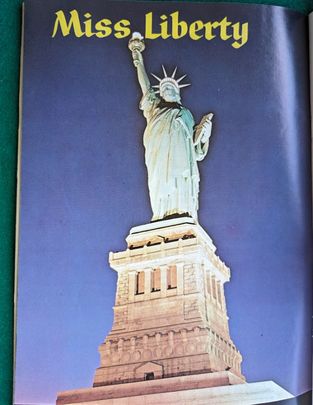 New York Miss Liberty Vintage Booklet in Arts & Collectibles in Gatineau - Image 2