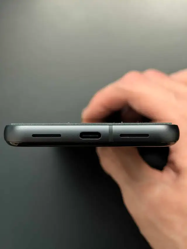 Google Pixel 8 256gb black in Cell Phones in Delta/Surrey/Langley - Image 6