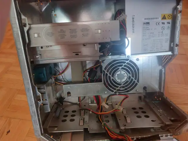 Apple Power Macintosh G3 - Pour pièces - For parts in Desktop Computers in City of Montréal - Image 6