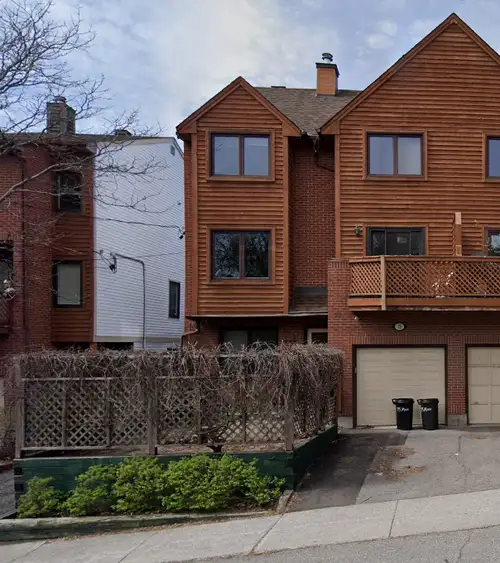 Contemporary rooms for rent in Sandy Hill conveniently located just 1 block away from Ottawa Univers...