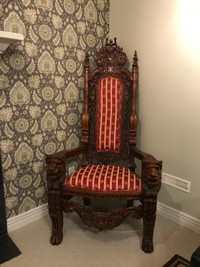 Vintage king arm chair