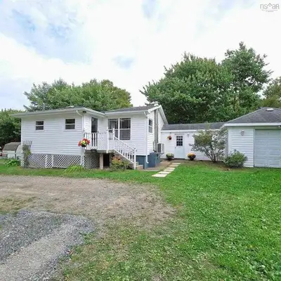 A clean and furnished private basement room is available for rent in a quiet and peaceful home in Gl...