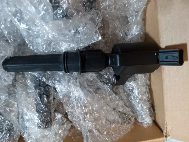 New ignition coils for Ford V8 4.6L 5.4L & 6.8L V10 1997-2015 in Engine & Engine Parts in London - Image 3