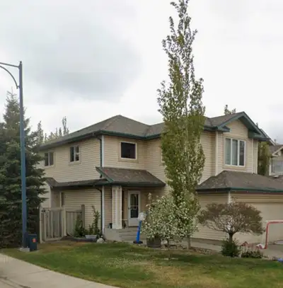 Fully furnished with your own ensuite bathroom with bathtub and shower. Huge walk in closet. The roo...