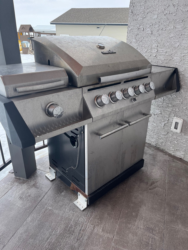Charbroil Propane BBQ in BBQs & Outdoor Cooking in Lethbridge