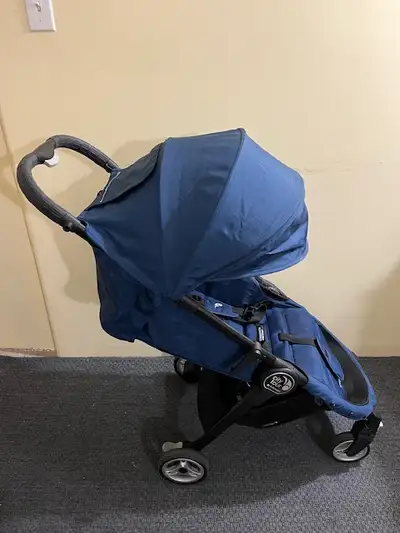 Hello, if this ad is up, the stroller is still available. Check out my other ads for more kids stuff...
