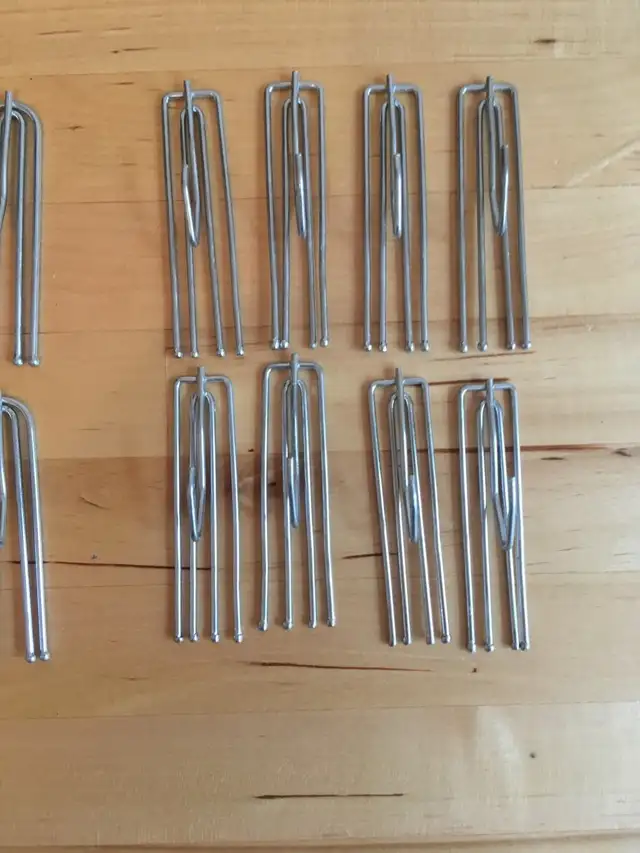 Lot 67 Crochets rideaux MÉTAL VINTAGE 4-Prong Curtain Hooks  in Windows, Doors & Trim in City of Montréal - Image 8