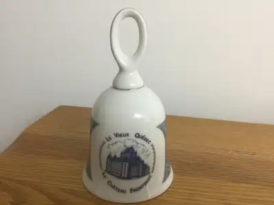Vintage Cloche le Vieux Québec château Frontenac, View more