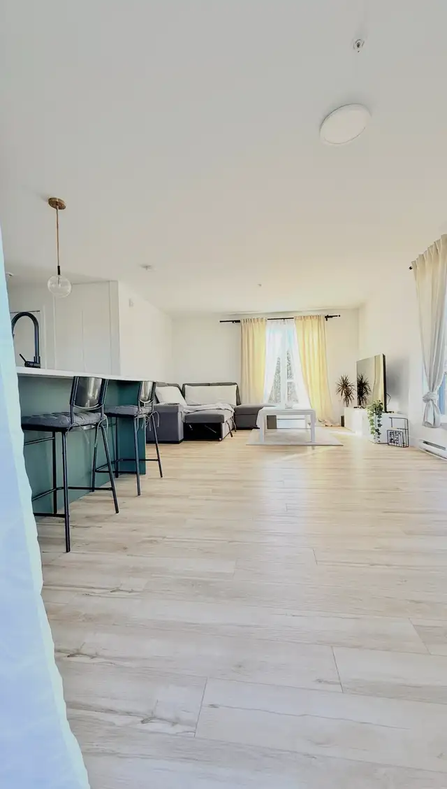 Stunning Corner 4½ + Office Unit | ALL INCLUSIVE