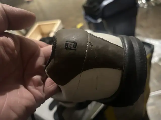 men’s 13 Footjoy Golf Cleats in Golf in Ottawa - Image 5