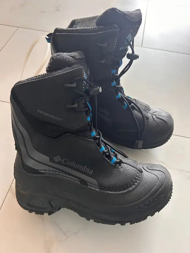 Columbia Winter Boots in Kids & Youth in Dartmouth - Image 2