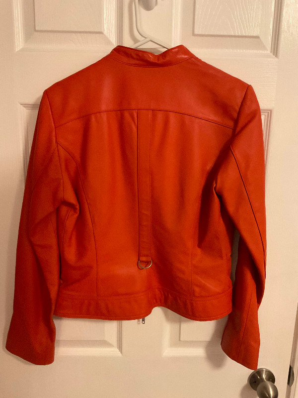 Danier orange leather bomber jacket (women’s small) in Women's - Tops & Outerwear in Oshawa / Durham Region - Image 3