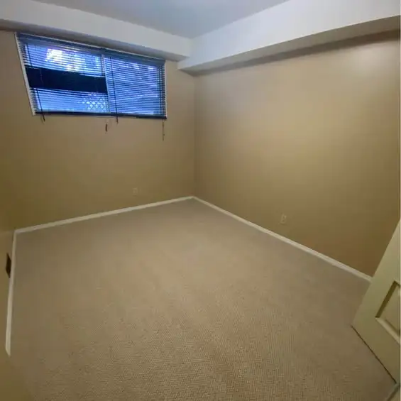 Spacious 2 bedroom lower duplex unit in Tuxedo in Long Term Rentals in Calgary - Image 9