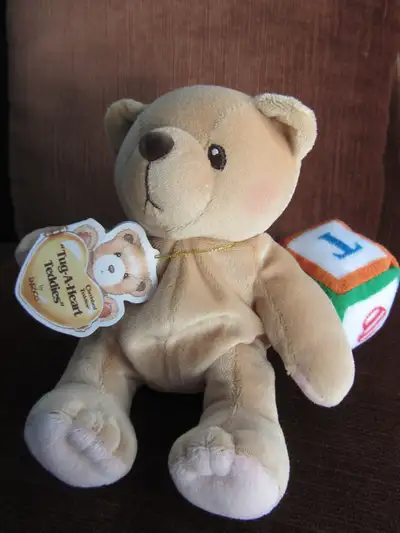 Cherished Teddies - Tug-A-Heart Teddies (790702). This bear is about 6 inches from head to toe and c...