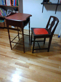 Ensemble antique table et chaise